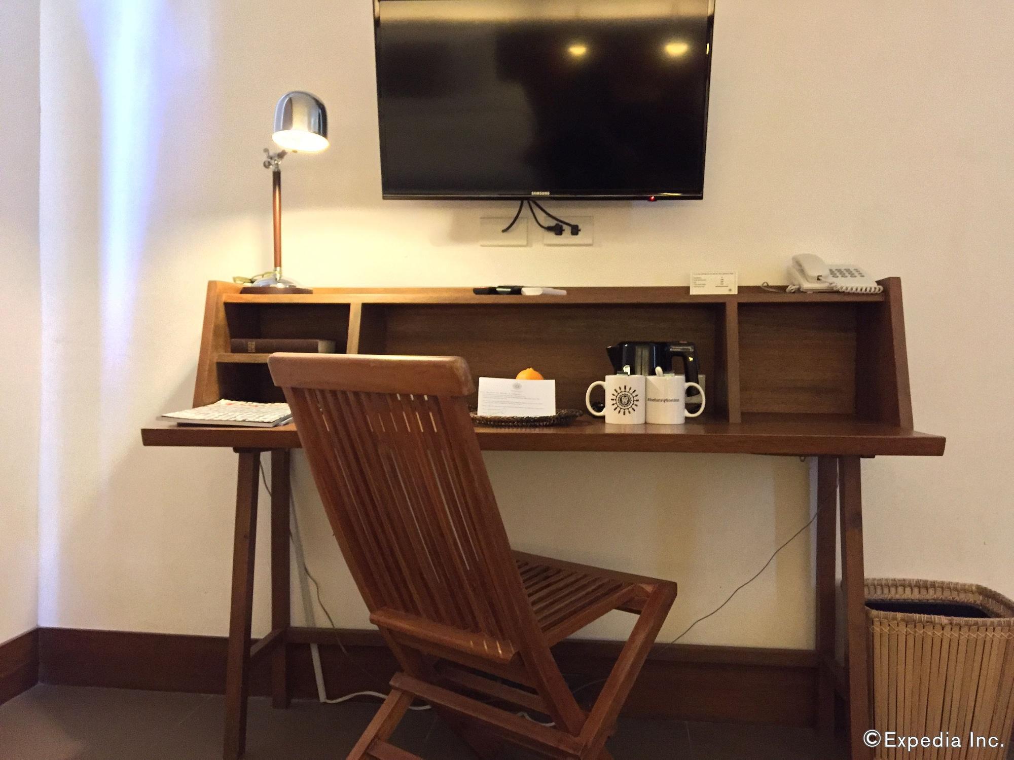 The Funny Lion - Coron Hotell Exteriör bild