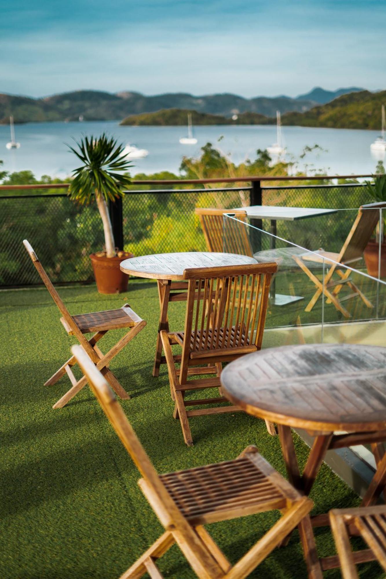 The Funny Lion - Coron Hotell Exteriör bild