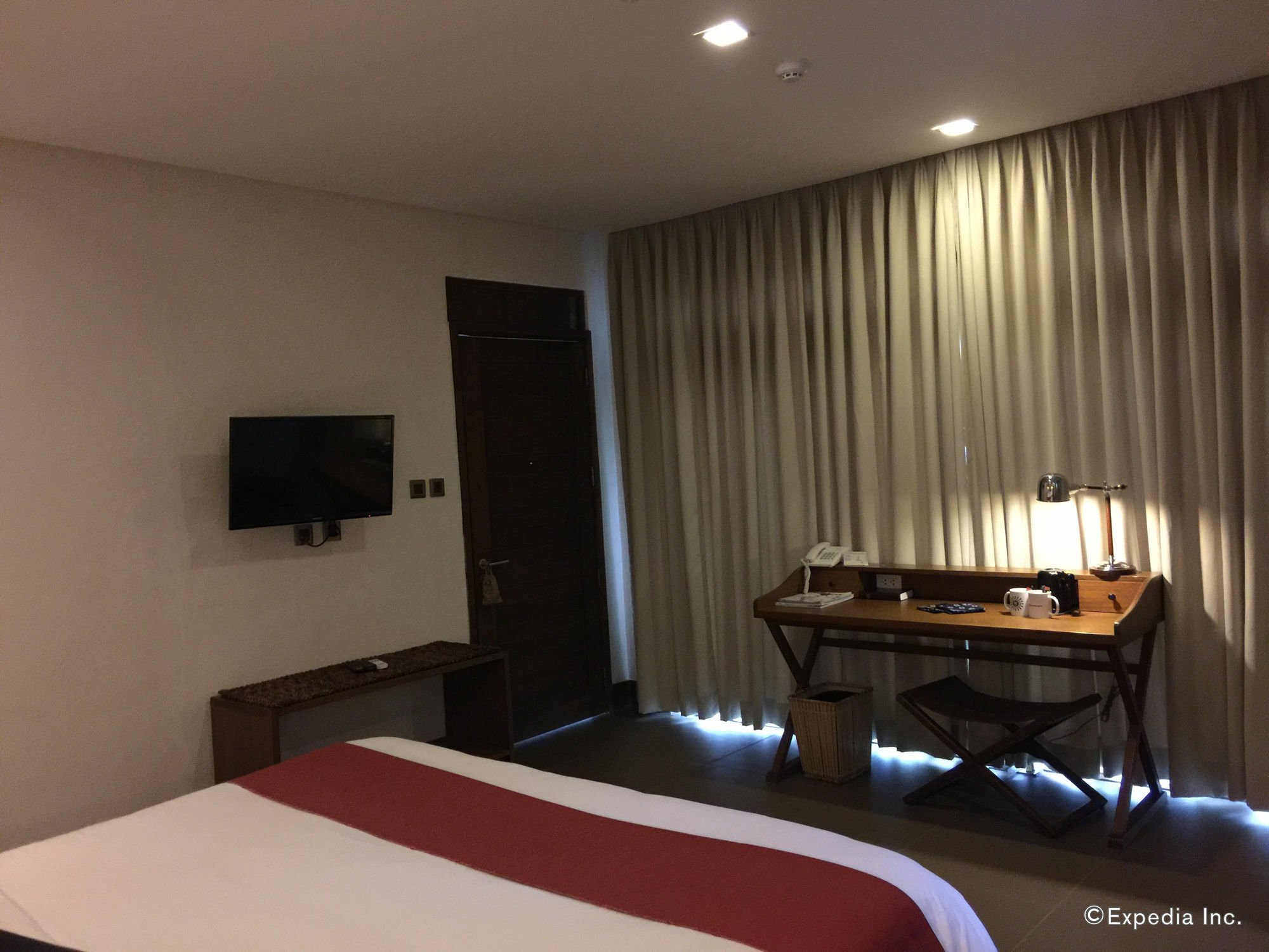 The Funny Lion - Coron Hotell Exteriör bild