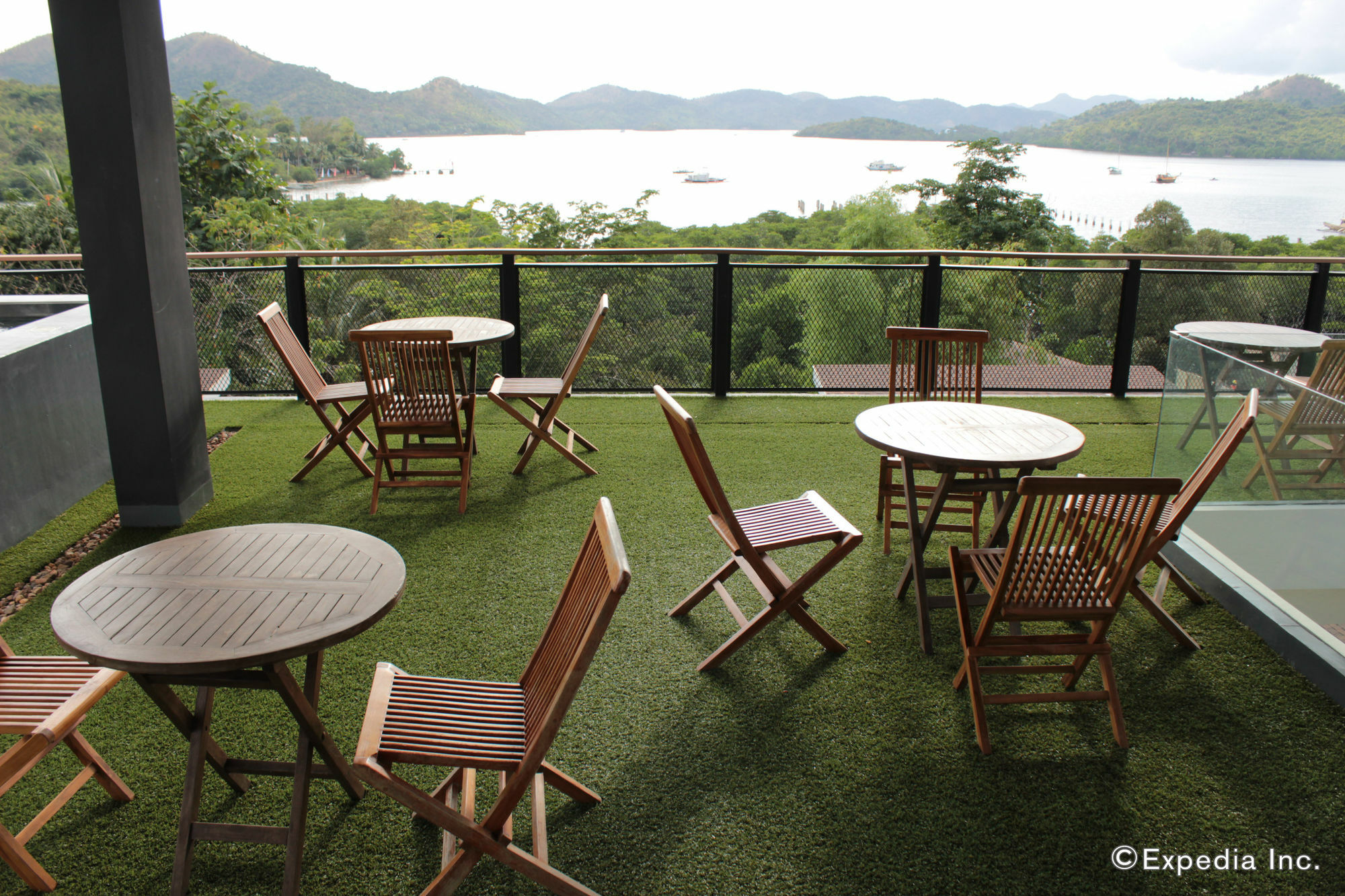 The Funny Lion - Coron Hotell Exteriör bild