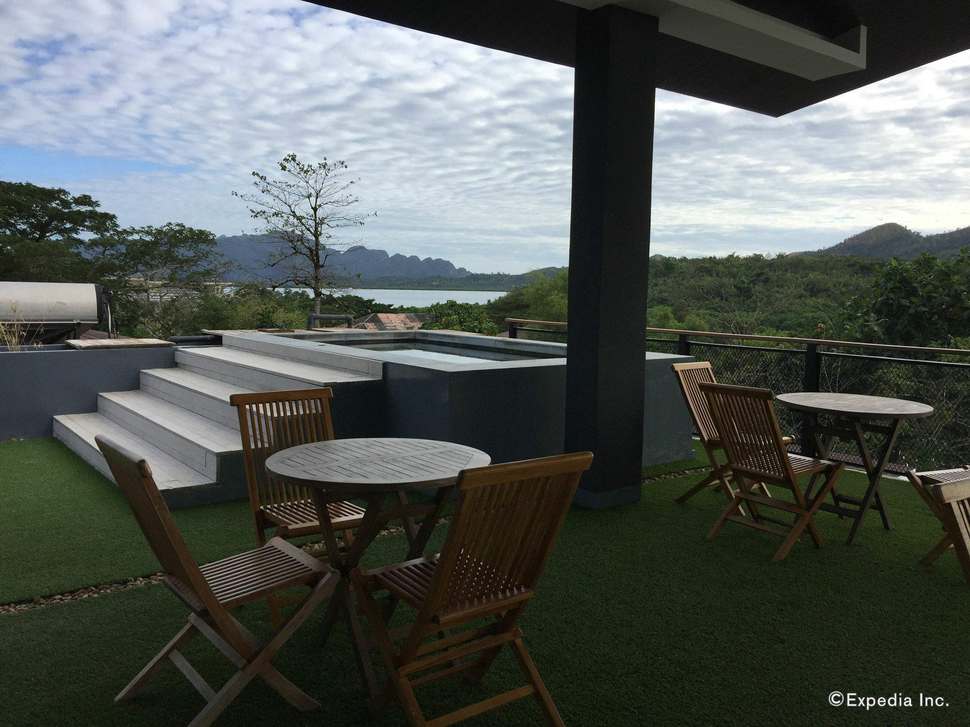 The Funny Lion - Coron Hotell Exteriör bild